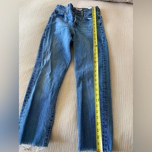 Levi’s wedgie straight size 23